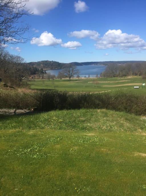 Apartment Right Next To The Golf Course And With The Ocean Just Around The Corner Ljungskile Esterno foto